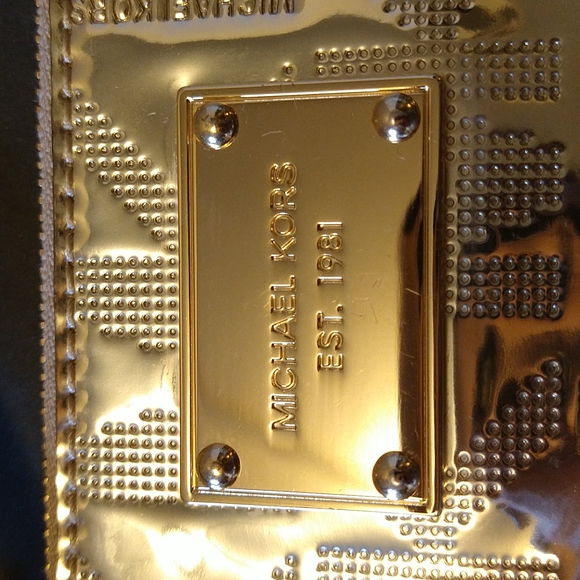 VGUC. Michael Michael kors wristlet. - Picture 3 of 7